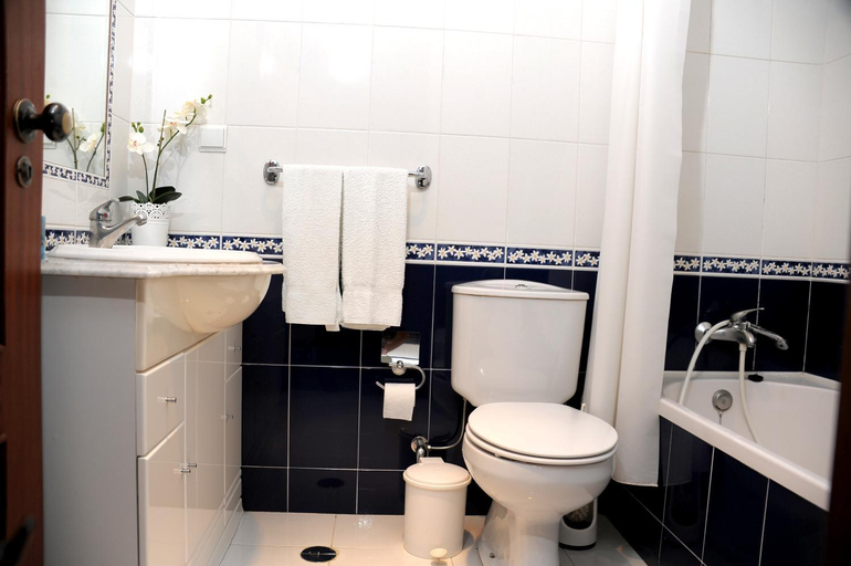 Bathroom 3, Ninho Do Falcao, Tomar