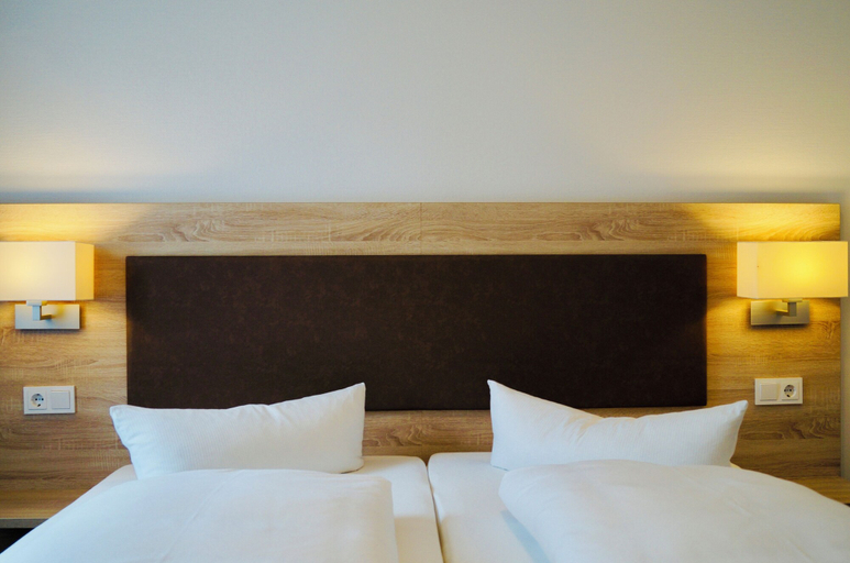 Bedroom 3, Hotel & Restaurant Pelikan, Sigmaringen