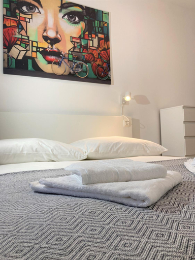 Others 5, Carillon by BestChoice - Old City - Self Check-in with PARKING option, Graz