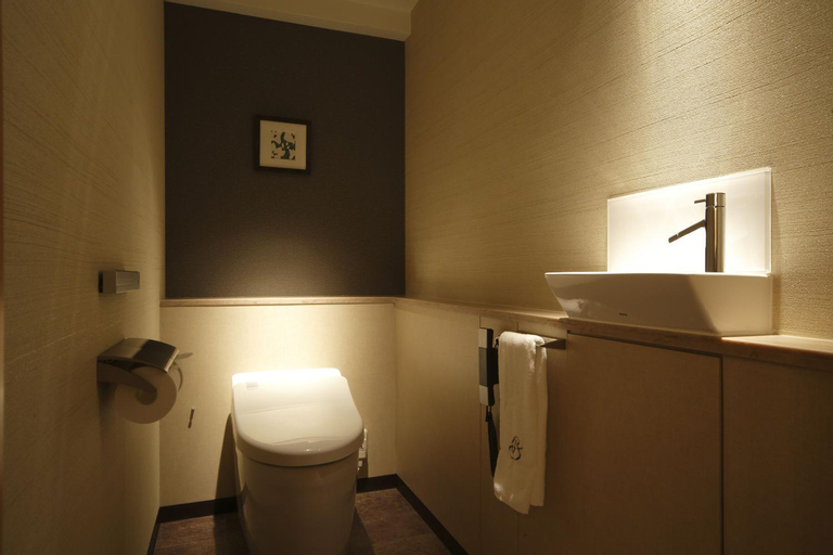 Bathroom 14