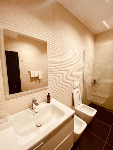 Bathroom 2, Tirana Central Rooms Blloku, Tiranës
