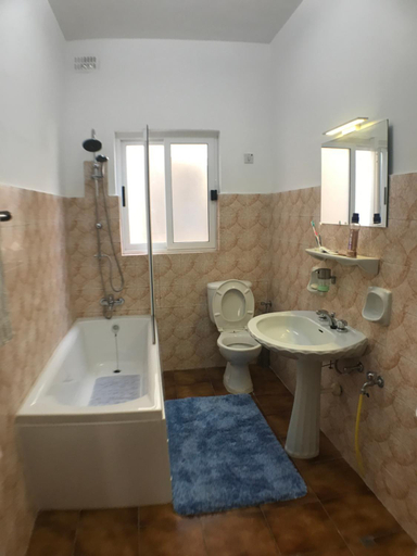 Others 3, Corner Townhouse 1Km from University