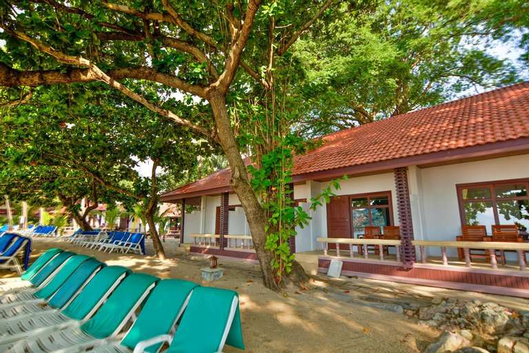 Exterior 3