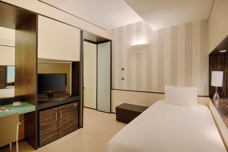 Bedroom 12