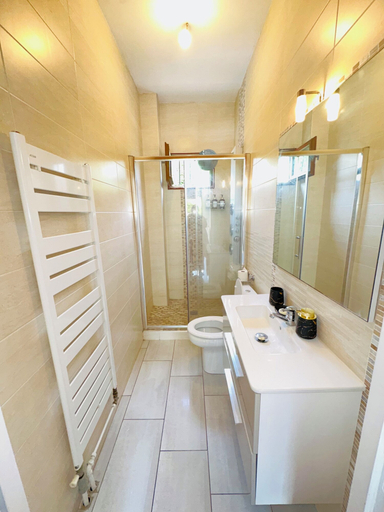 Bathroom 5, JABEEN'S HOUSE, Val-d'Oise