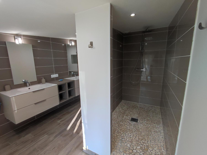 Bathroom 5, Lou Cantou, Tarn-et-Garonne