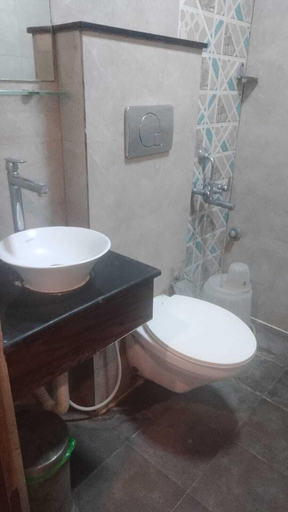 Bathroom 2, hotel orange park, Bangalore