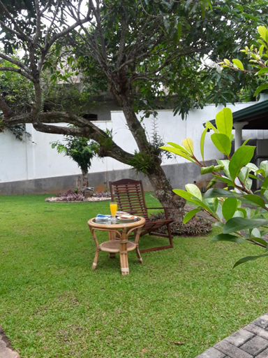Others 4, "Villa Green white" up to six pack, Akmeemana