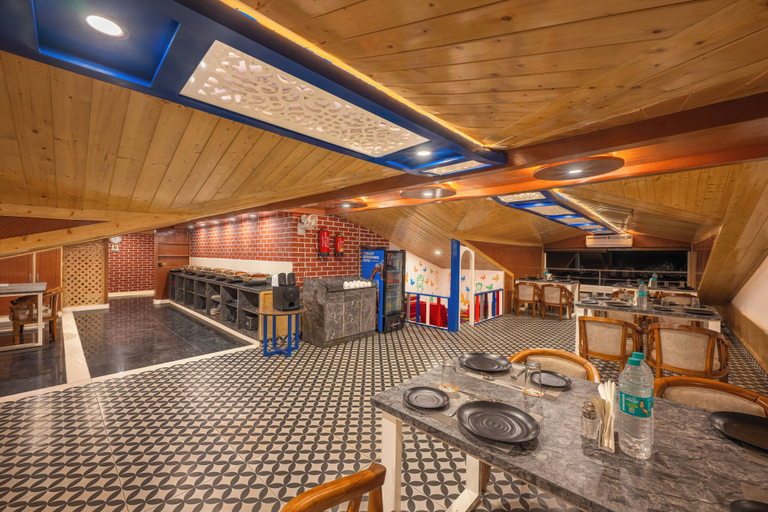Food & Drinks 5, Hotel Wood Stock Luxury, Solan