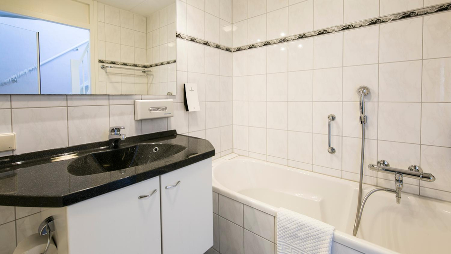 Bathroom 3, Fletcher Hotel-Restaurant De Broeierd, Enschede