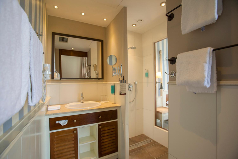 Bathroom, 4-Sterne Superior Erlebnishotel Bell Rock, Europa-Park Erlebnis-Resort, Ortenaukreis