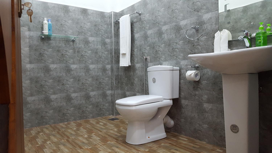 Bathroom 2, Lavendra Paradise, Ella