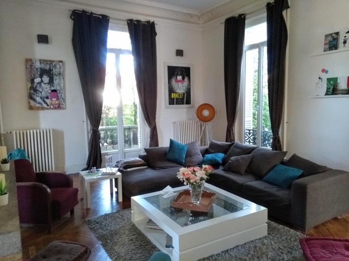 Shared lounge/TV area