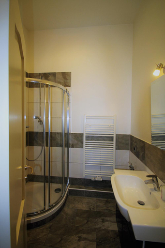 Bathroom, Apartments in der Jahnallee 20 Waldplatzpalais, Leipzig