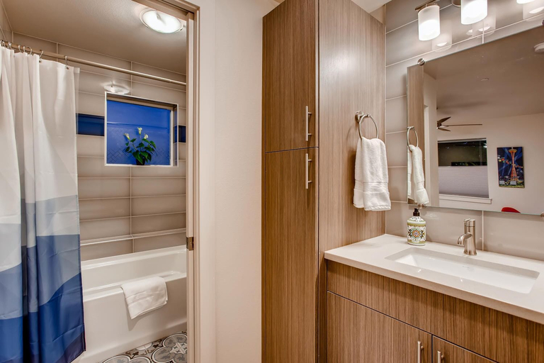 Bathroom 4, Old Town Group Retreat - New to Brewery District!, Larimer