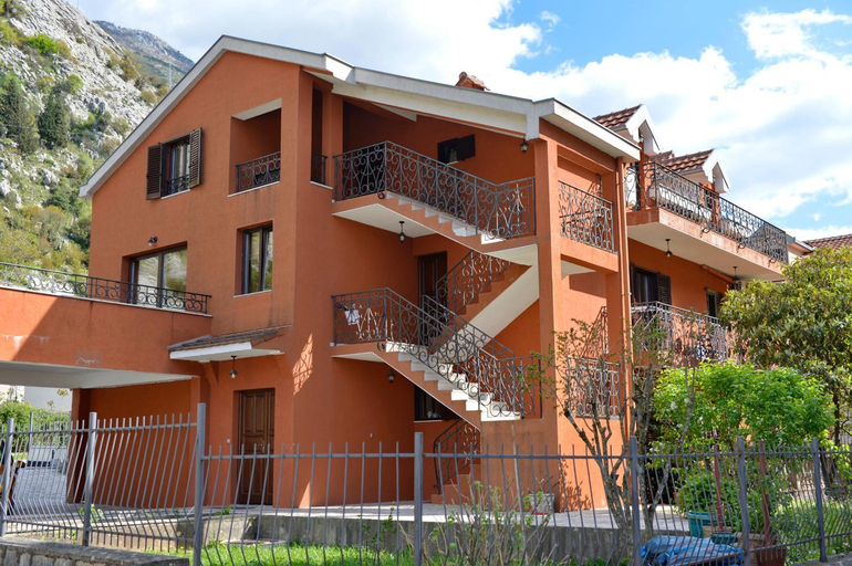 Others 2, Apartment Damjan