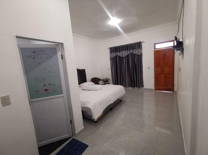 Bedroom 2, Hisar Guest House, Samosir