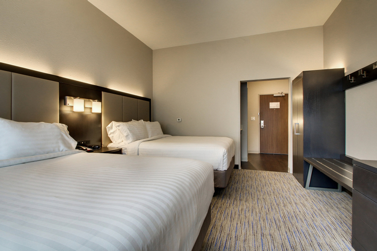 Holiday Inn Express & Suites Summerville - Tap to explore photos