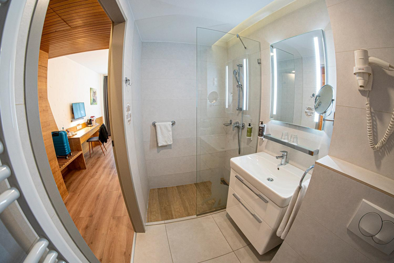 Bathroom 2, Pangea Hotel, Nyíregyháza