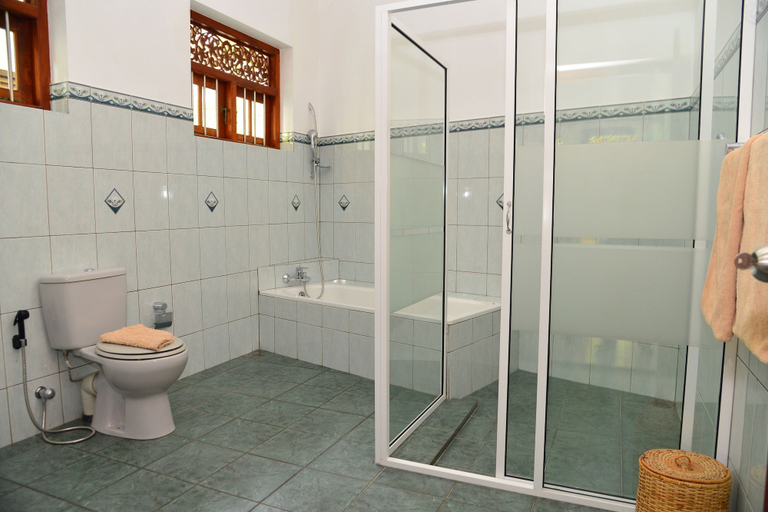 Bathroom 4, Surf Villa, Hikkaduwa