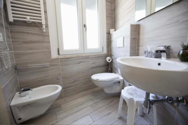 Bathroom 7