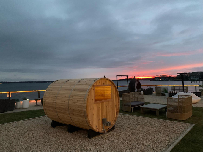 Food & Drinks 4, Aqua by American Beech - Adults Only, Suffolk