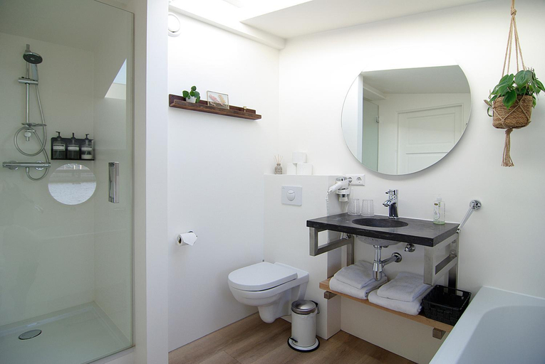 Bathroom 2, Eco HouseBoat, Amsterdam