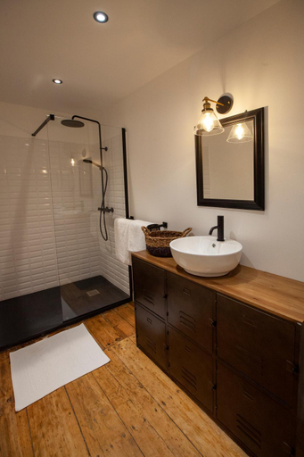 Bathroom 4, NAMASTE COTTAGE, Dordogne