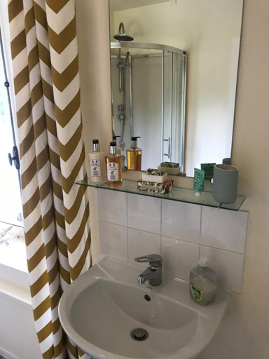 Bathroom 4