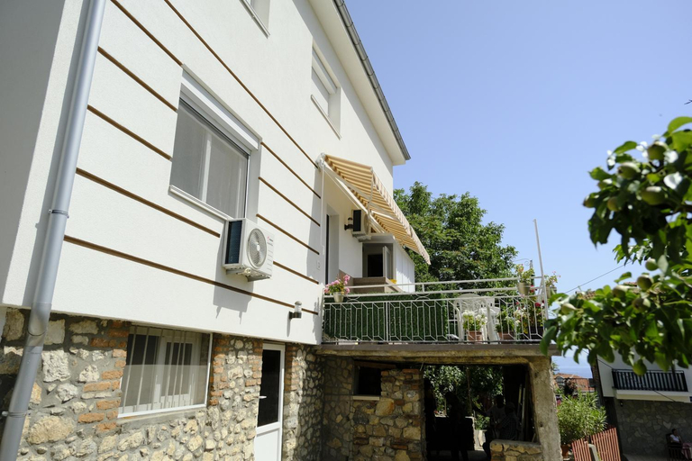 4, Apartments Surban