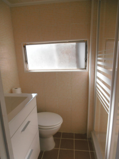 Bathroom 1, Oasis Country Park, Valencia