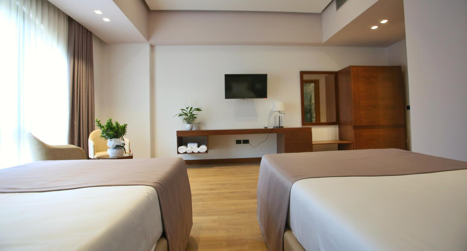 Bedroom 2, Portik Hotel, Beratit
