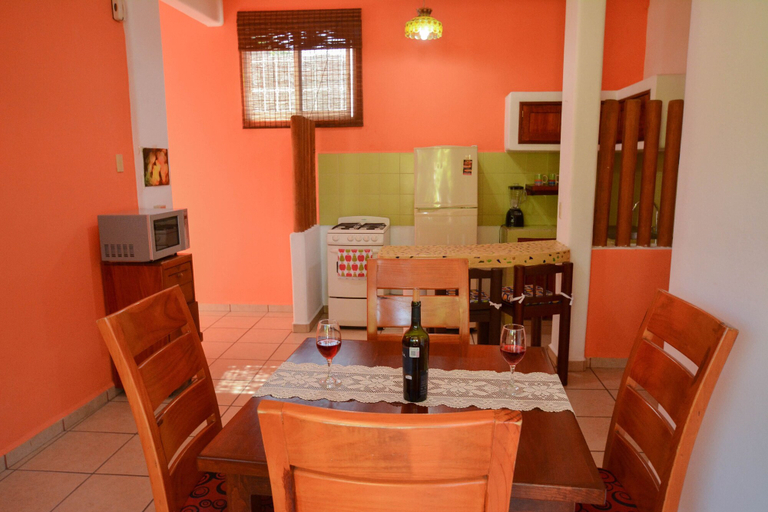 Others 3, Bungalows Teka, José Azueta