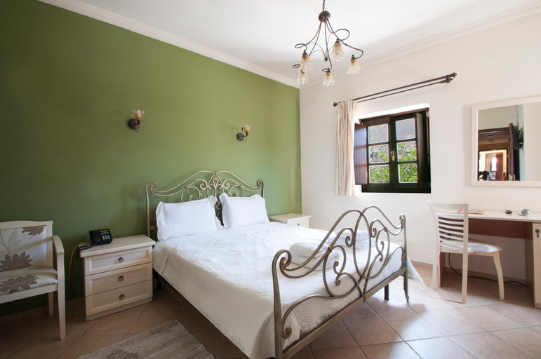 Bedroom 2, Areos Polis Hotel, Peloponnese