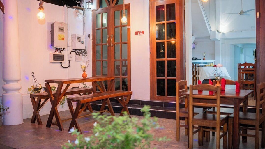 Food & Drinks, Yash Rest Inn, Negombo