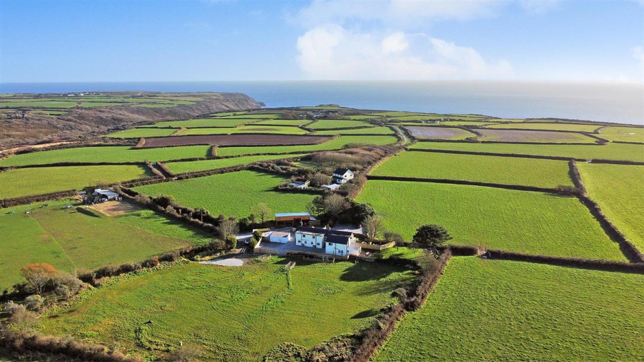 Others 2, Arrowan Common Farm Cottages, Cornwall