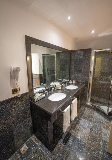 Bathroom 7