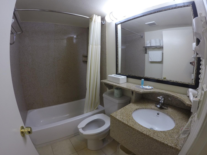 Bathroom 4, Rodeway Inn Point Pleasant Beach, Ocean