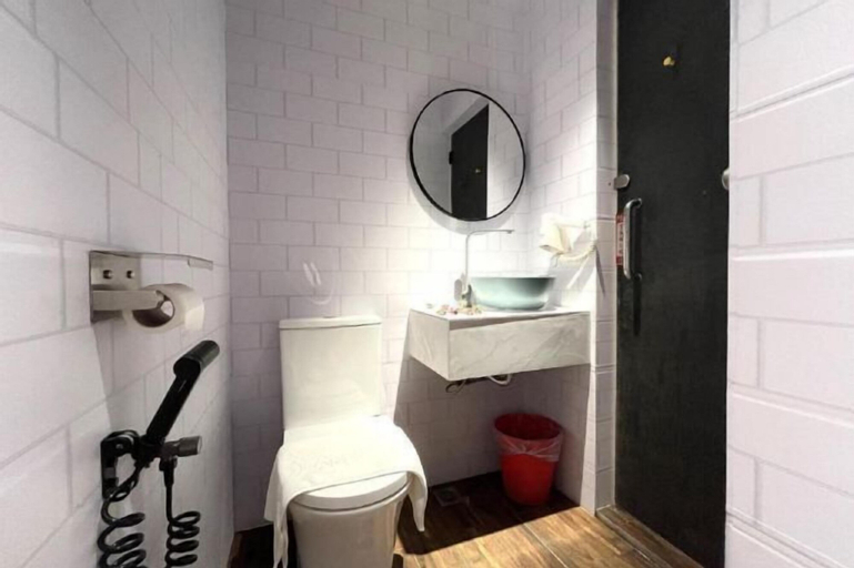 Bathroom 24