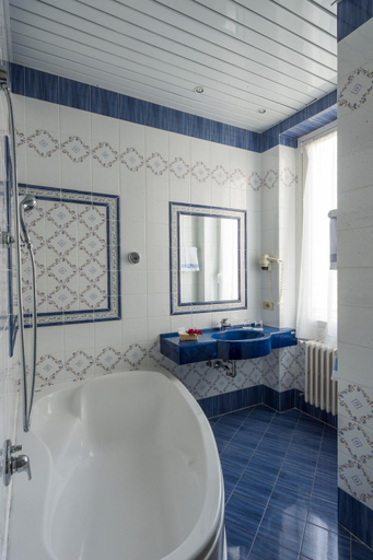 Bathroom 4