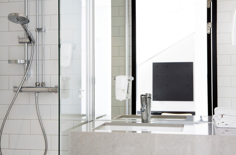 Bathroom 4, Comfort Hotel Xpress Stockholm Central, Stockholm