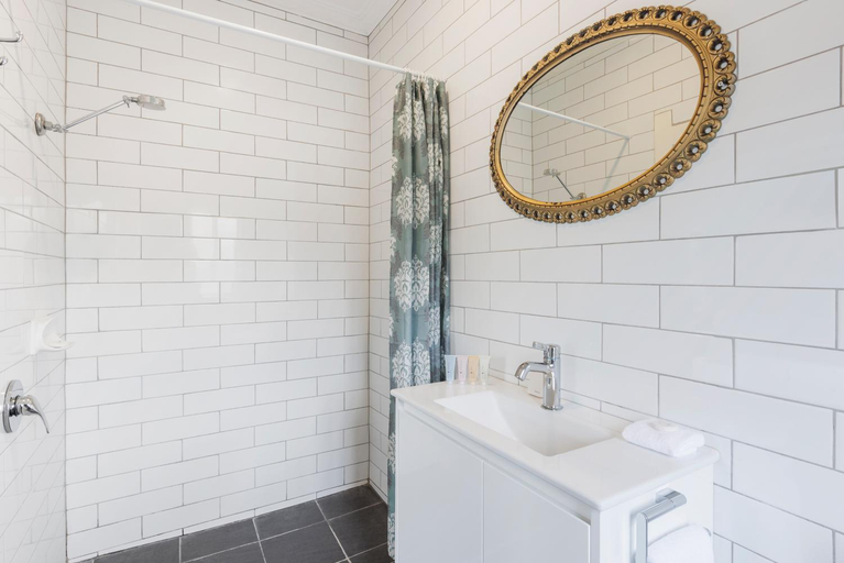 Bathroom 3, Hotel Blue & Cottages, Blue Mountains