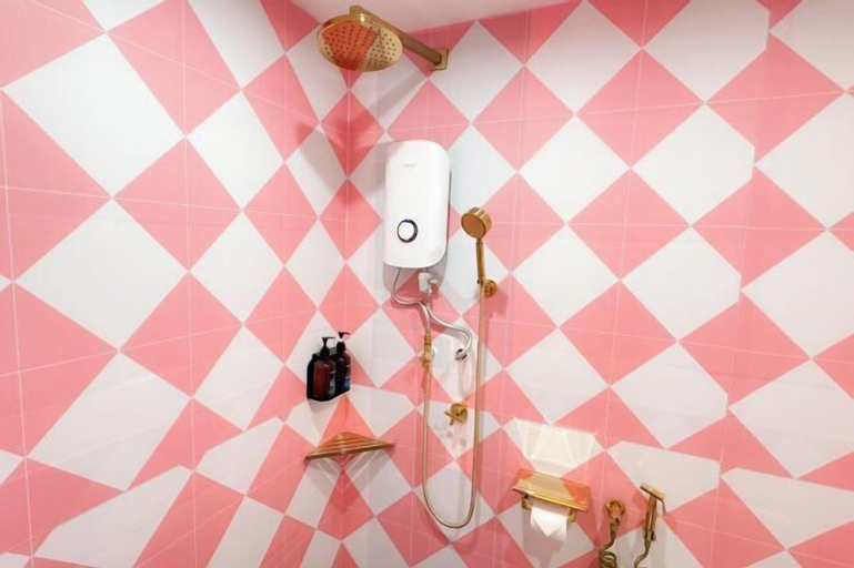 Bathroom 10