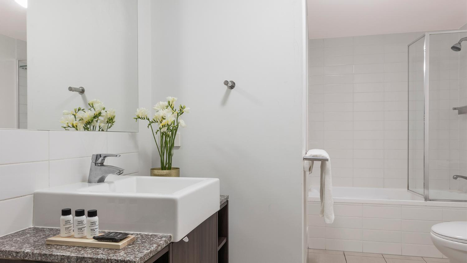 Bathroom 28