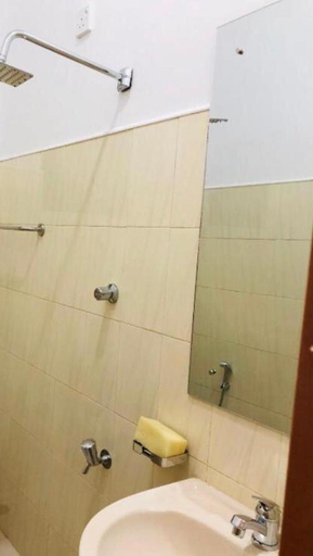 Bathroom 2, senarathna guest house, Weligama