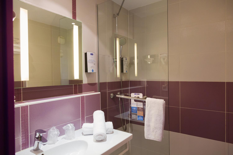 Bathroom, Kyriad Montpellier Sud, Hérault