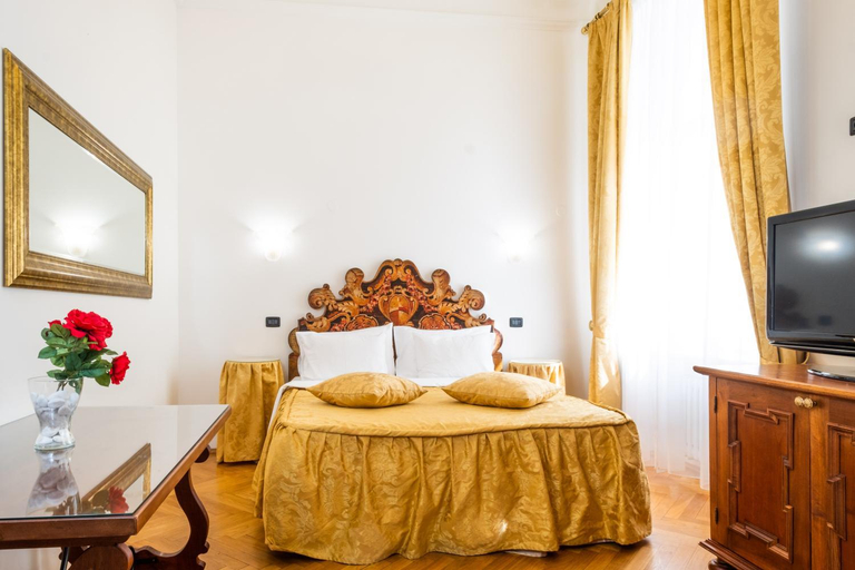 Bedroom 3, Charles Bridge Palace, Praha 1