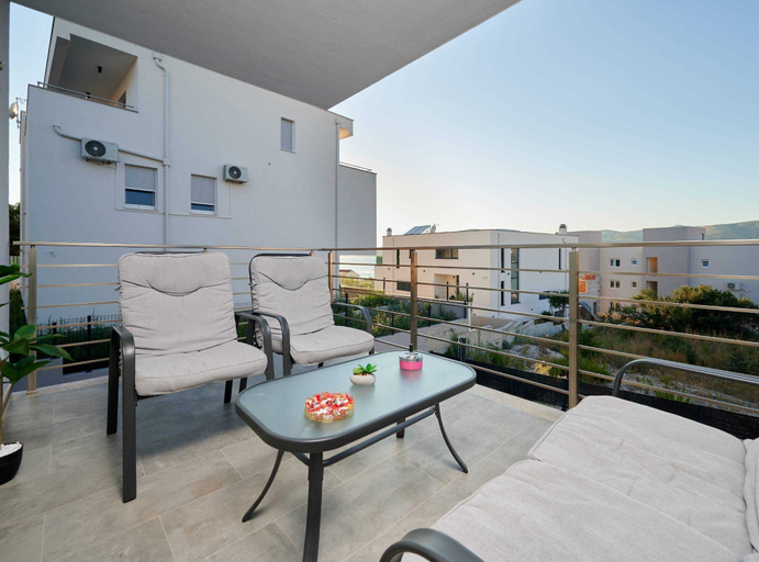 Others 5, Exclusive Okrug Gornji Apartment With Shared Pool, Okrug