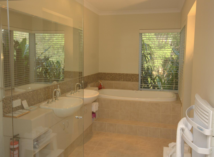 Bathroom 13