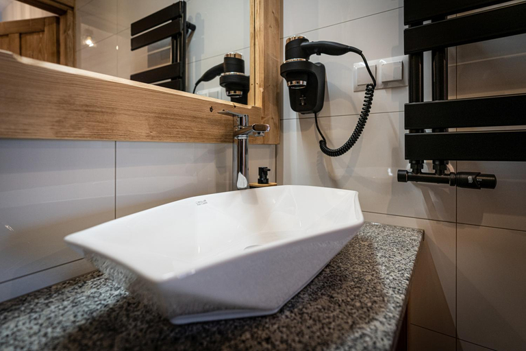 Bathroom 2, Dworek nad Jalowcami z Jacuzzi, Nowy Targ